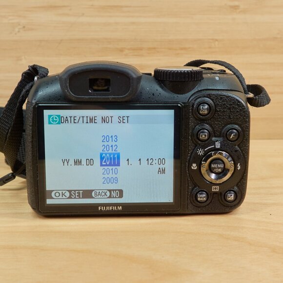 Fuji Fujifilm FinePix S2950 14MP Digital Camera, with 18x Zoom - Picture 6 of 8
